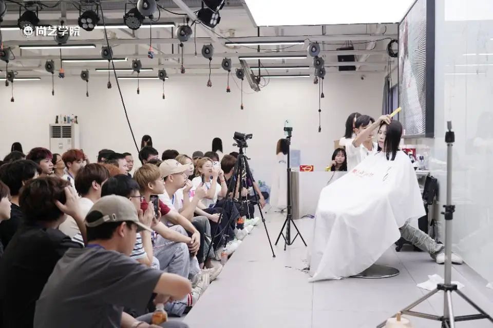 广州尚艺美发学院明日之星剪发全科班